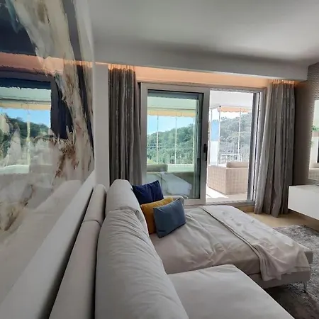 Apartment La Mairena - Chic Getaway With Sea & Mountain Views, And Sports *